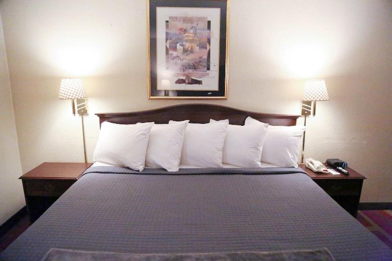 The Inn And Suites At 34 Fifty image