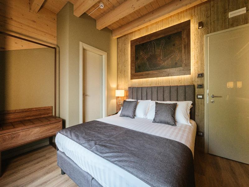 Lake Hotel La Pieve image
