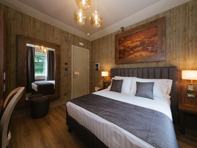 Lake Hotel La Pieve image