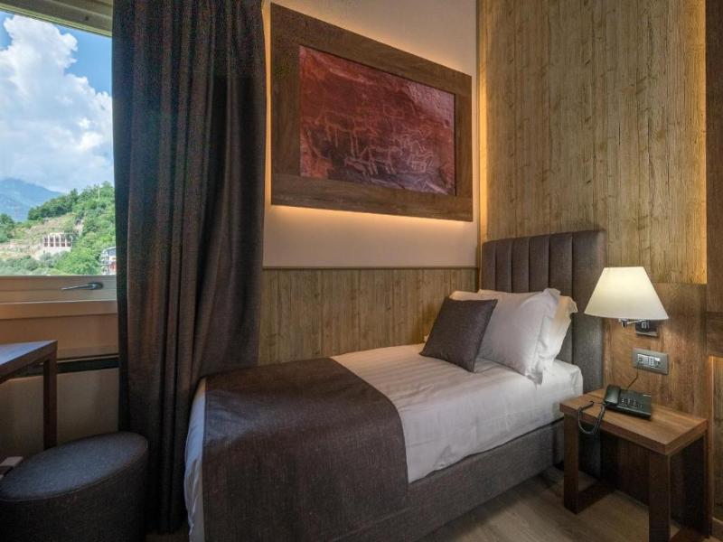 Lake Hotel La Pieve image