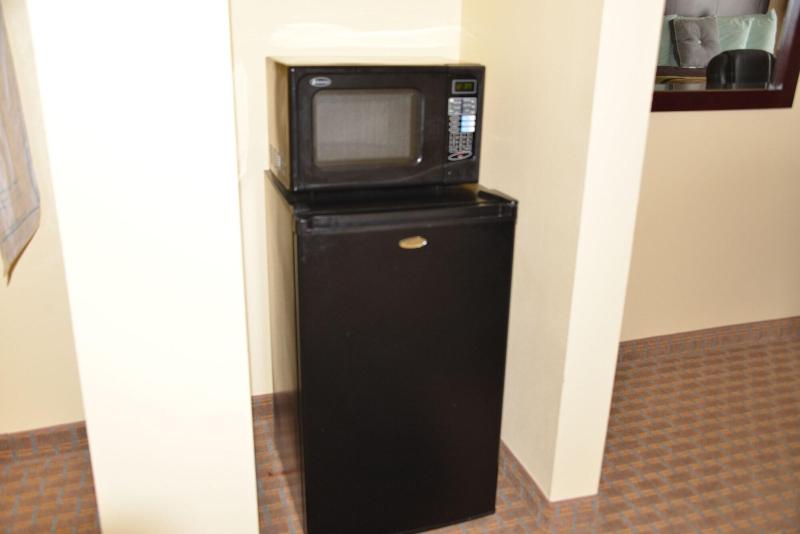 Irish Inn And Suites image
