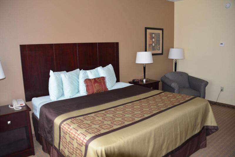 Irish Inn And Suites image
