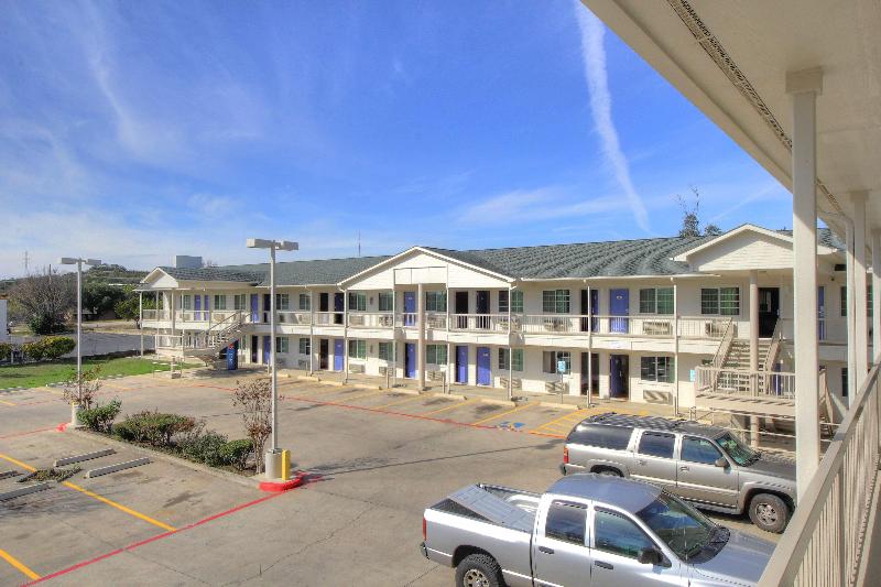 Motel 6 Kerrville image 4