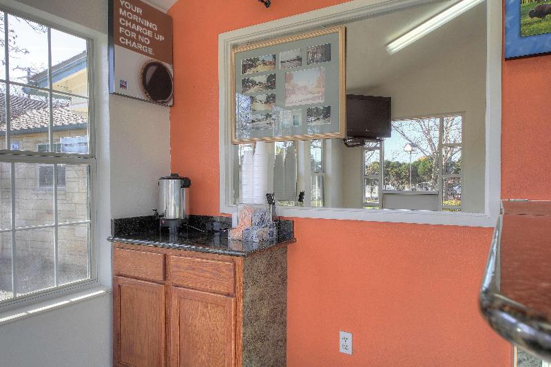 Motel 6 Kerrville image