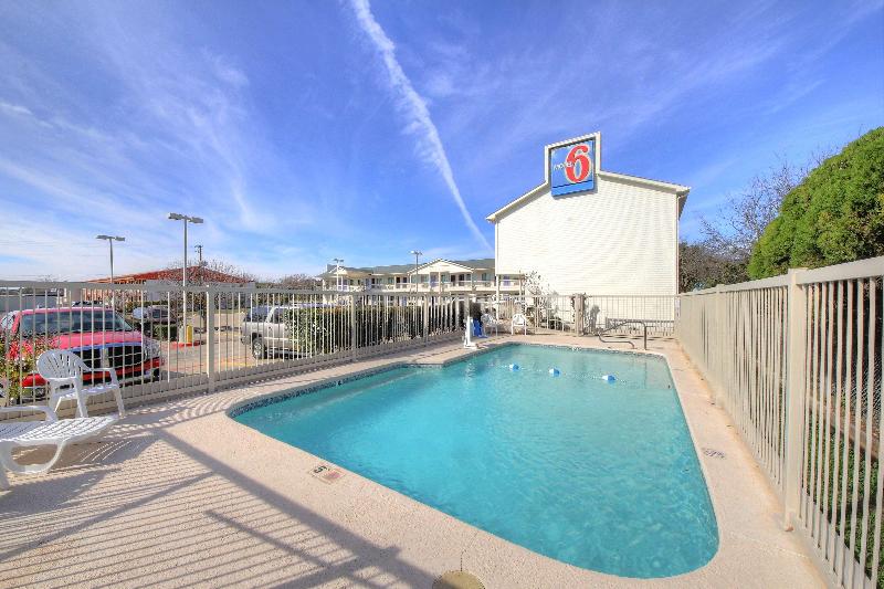 Motel 6 Kerrville image