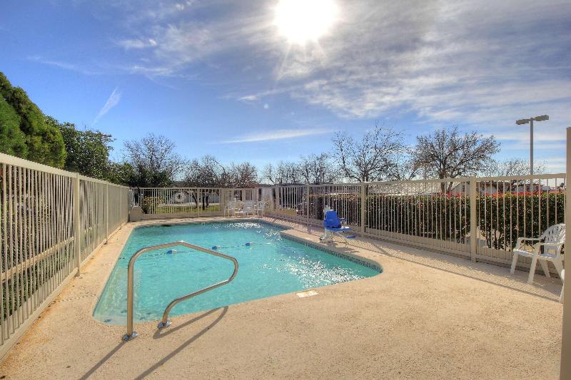 Motel 6 Kerrville image