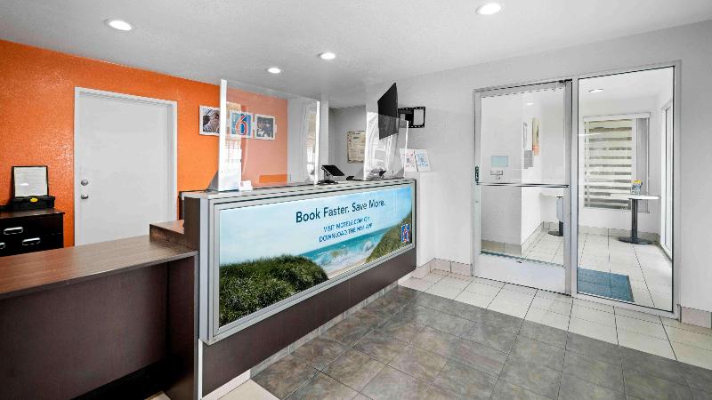 Motel 6 Monterey - Image 4