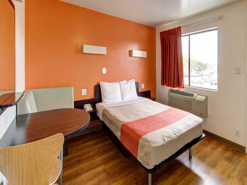 Motel 6-Amherst, OH - Cleveland West - Lorain GA image