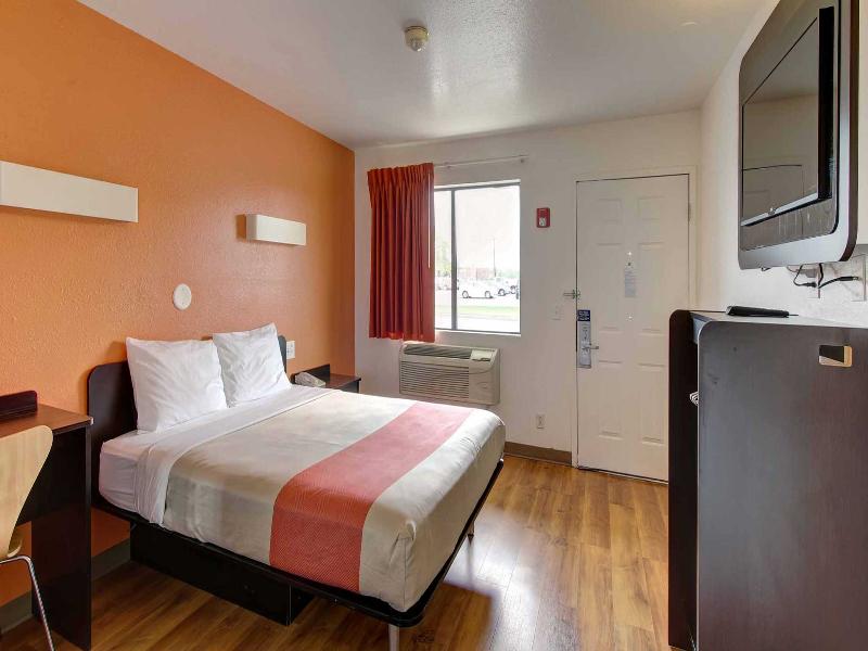 Motel 6-Amherst, OH - Cleveland West - Lorain GA image