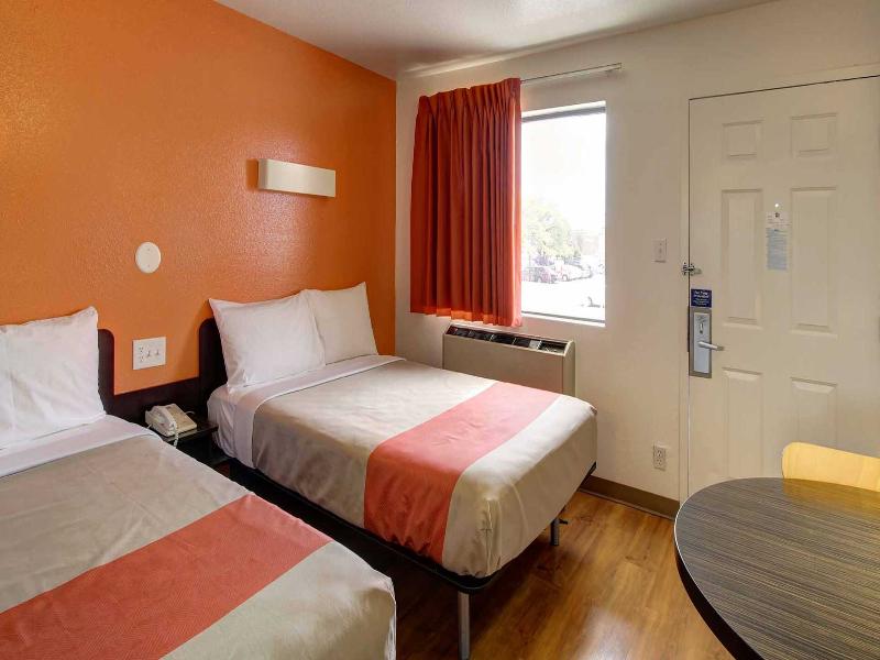 Motel 6-Amherst, OH - Cleveland West - Lorain GA image
