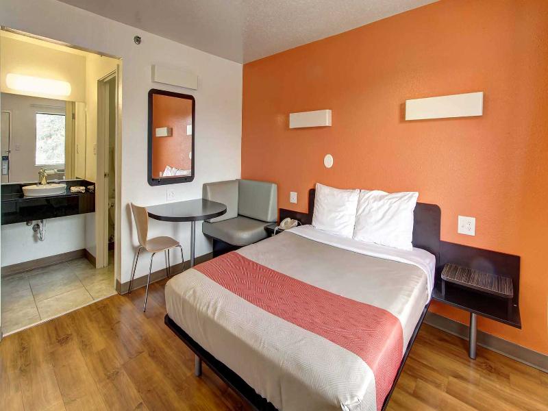 Motel 6-Amherst, OH - Cleveland West - Lorain GA image