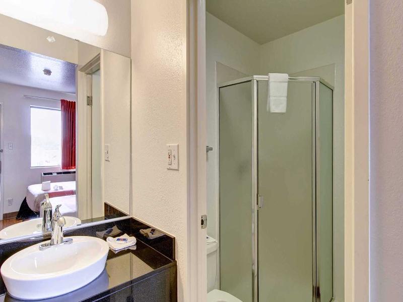 Motel 6-Amherst, OH - Cleveland West - Lorain GA image