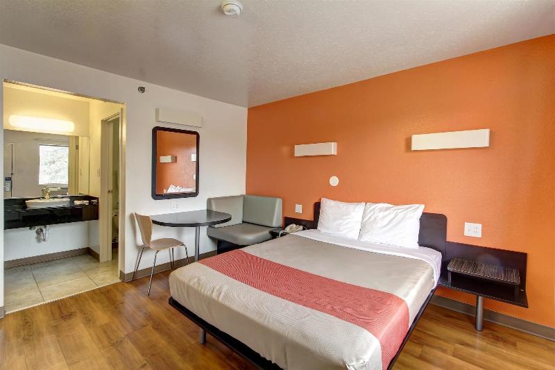 Motel 6 Amherst, Oh - Cleveland West - Lorain image