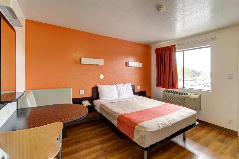 Motel 6 Amherst, Oh - Cleveland West - Lorain image