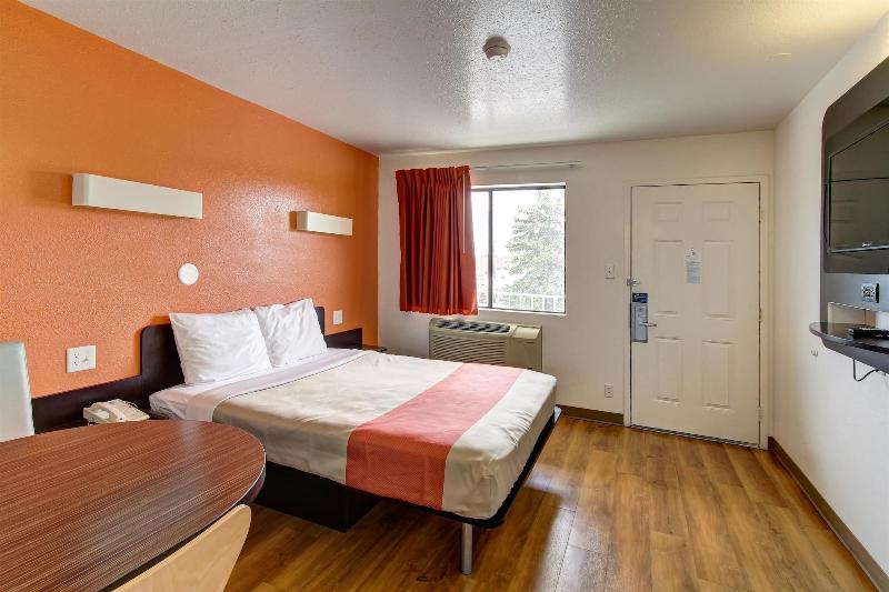 Motel 6 Amherst, Oh - Cleveland West - Lorain image