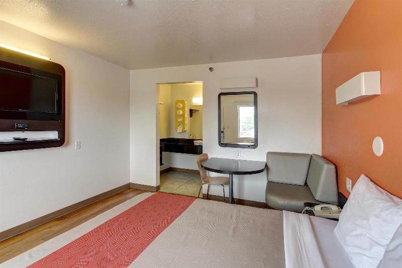Motel 6 Amherst, Oh - Cleveland West - Lorain image