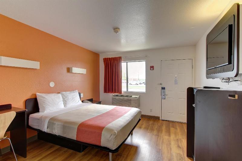 Motel 6 Amherst, Oh - Cleveland West - Lorain image