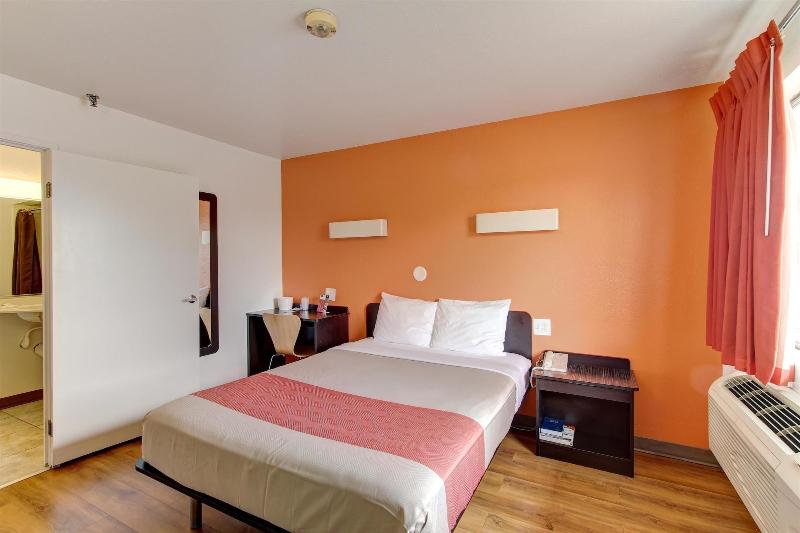 Motel 6 Amherst, Oh - Cleveland West - Lorain image