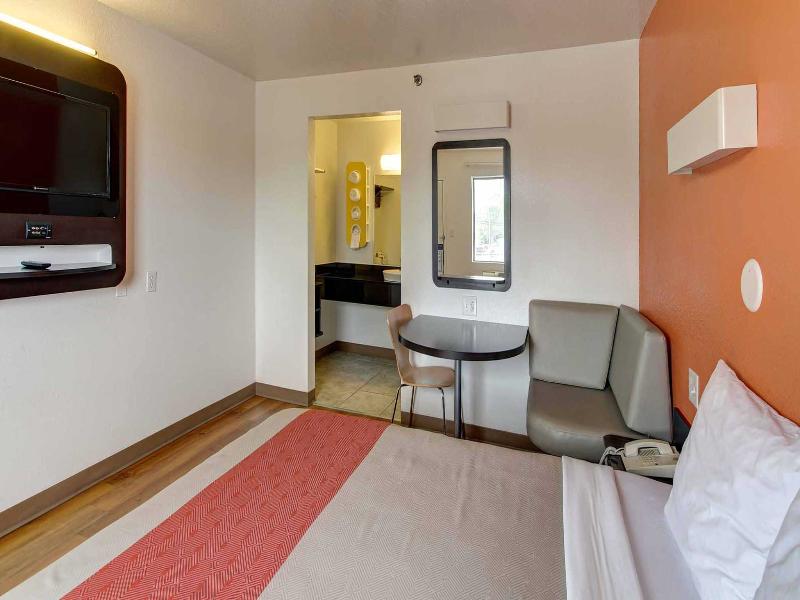 Motel 6-Amherst, OH - Cleveland West - Lorain GA image