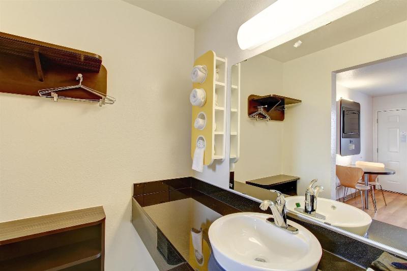 Motel 6 Amherst, Oh - Cleveland West - Lorain image