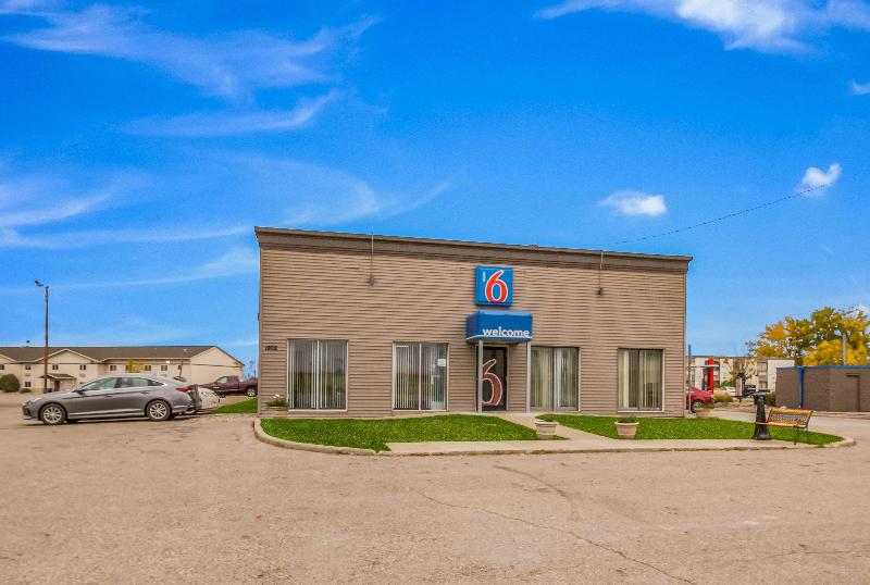 Motel 6 Fargo Nd West Acres North Fargo image