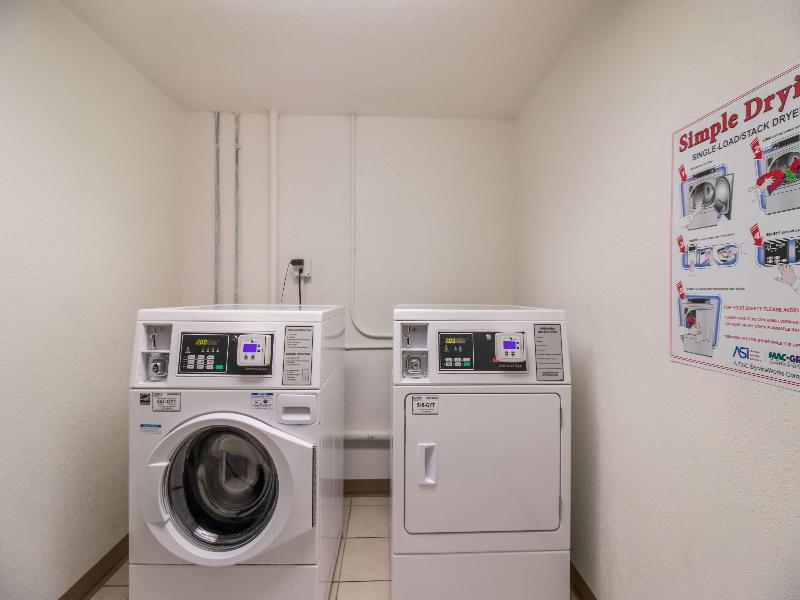 Motel 6 Fargo Nd West Acres North Fargo image