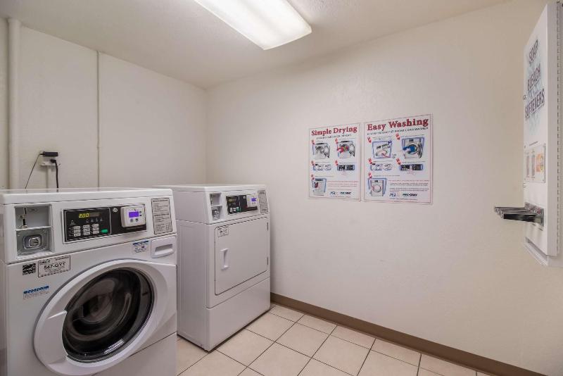 Motel 6 Fargo Nd West Acres North Fargo image