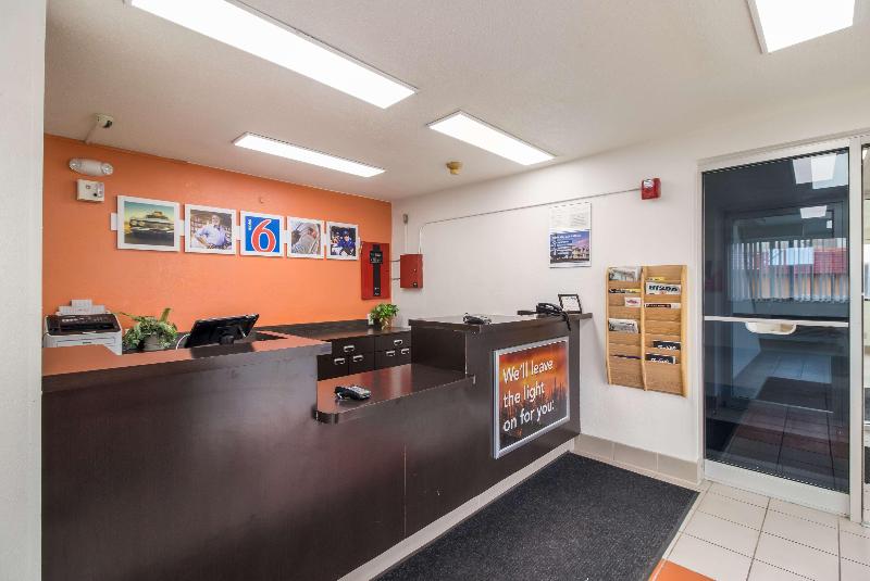 Motel 6 Fargo Nd West Acres North Fargo image