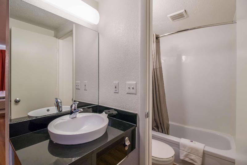 Motel 6 Fargo Nd West Acres North Fargo image