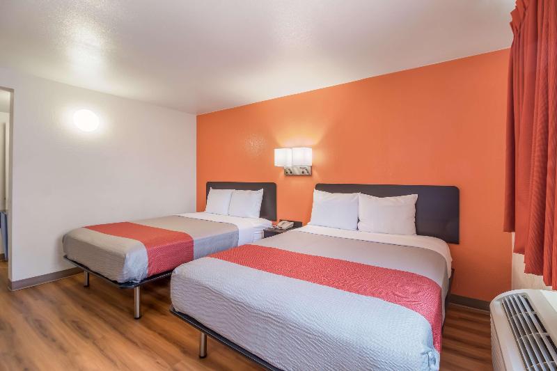 Motel 6 Fargo Nd West Acres North Fargo image