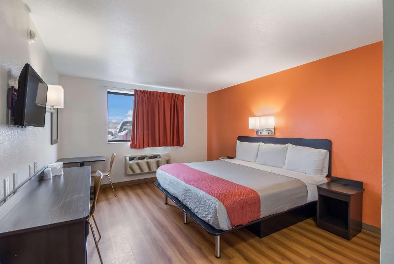 Motel 6 Fargo Nd West Acres North Fargo image