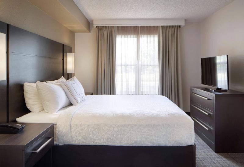 Sonesta ES Suites Fresno photo 11