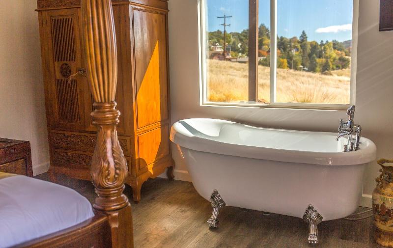 Quiet Mind Mountain Retreat image