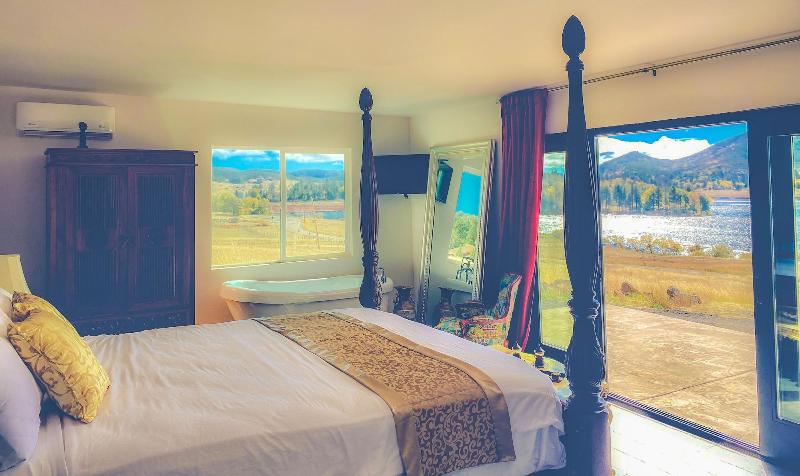 Quiet Mind Mountain Retreat image