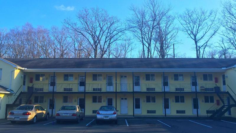Country Place Inn And Suites image