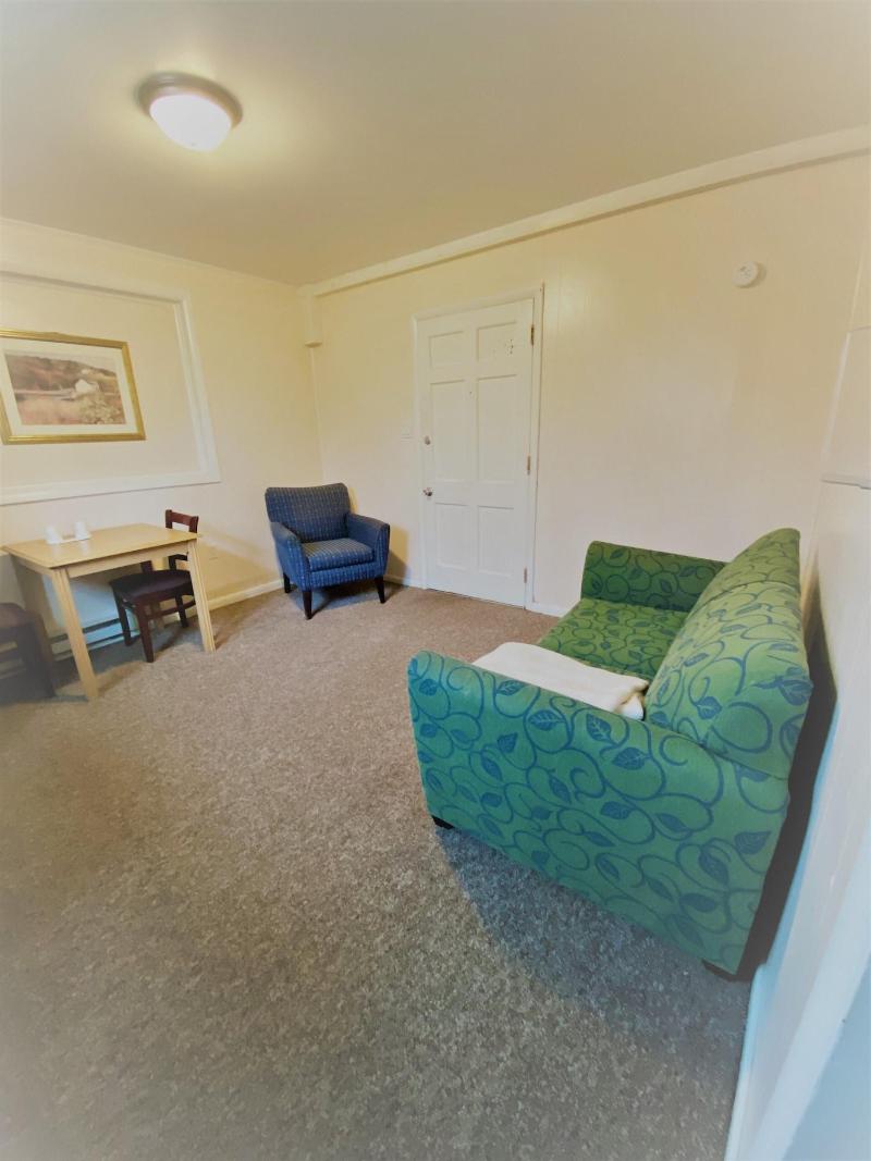 Country Place Inn And Suites image