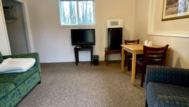 Country Place Inn And Suites image
