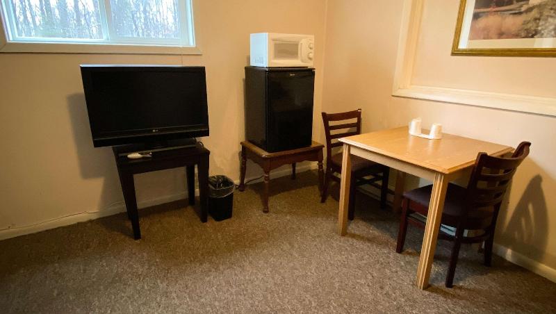 Country Place Inn And Suites image