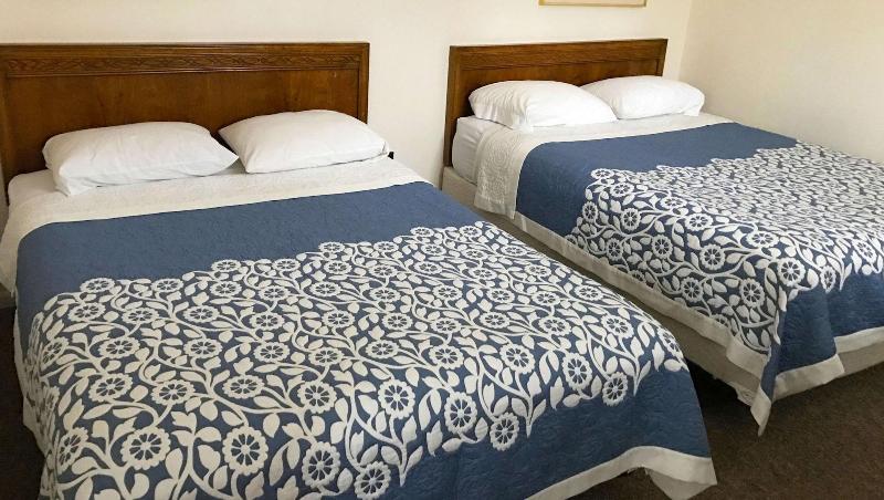 Country Place Inn And Suites image
