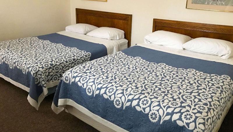 Country Place Inn And Suites image