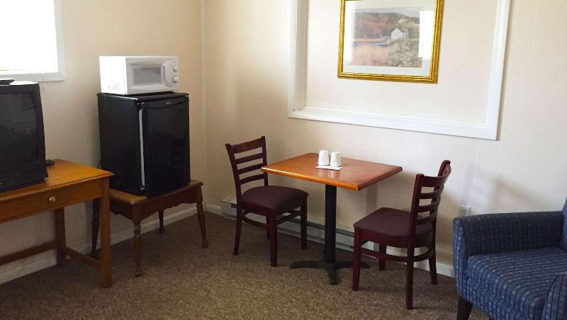 Country Place Inn And Suites image