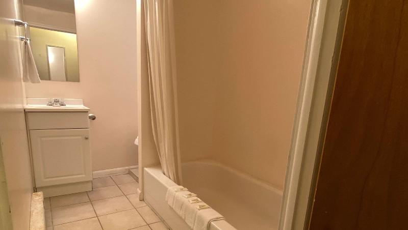 Country Place Inn And Suites image