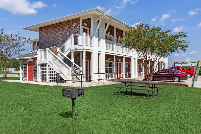 Topsail Shores Inn image