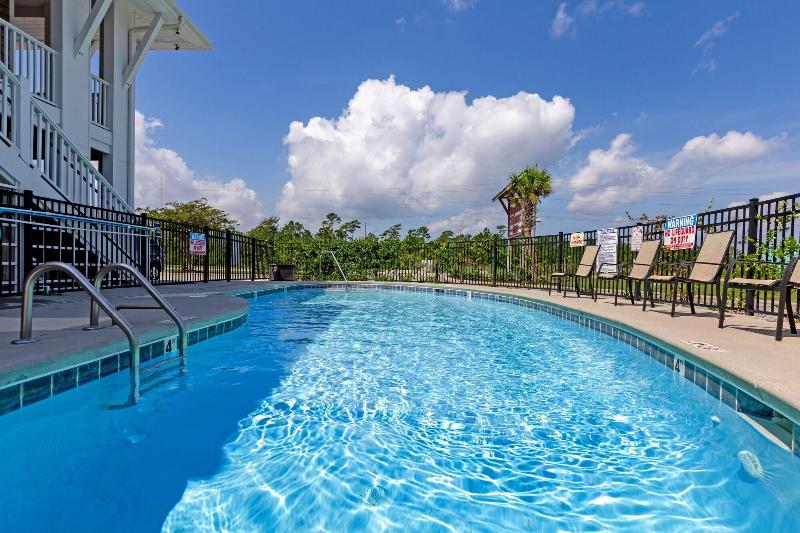 Topsail Shores Inn image
