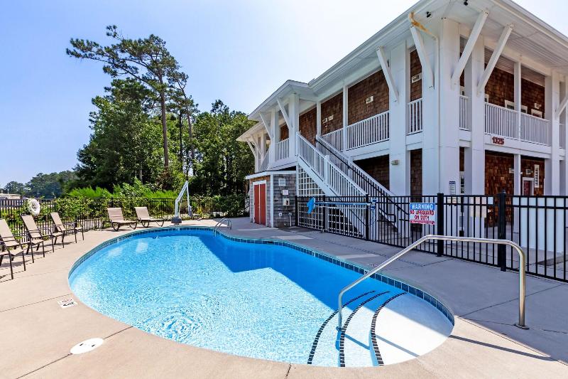 Topsail Shores Inn image