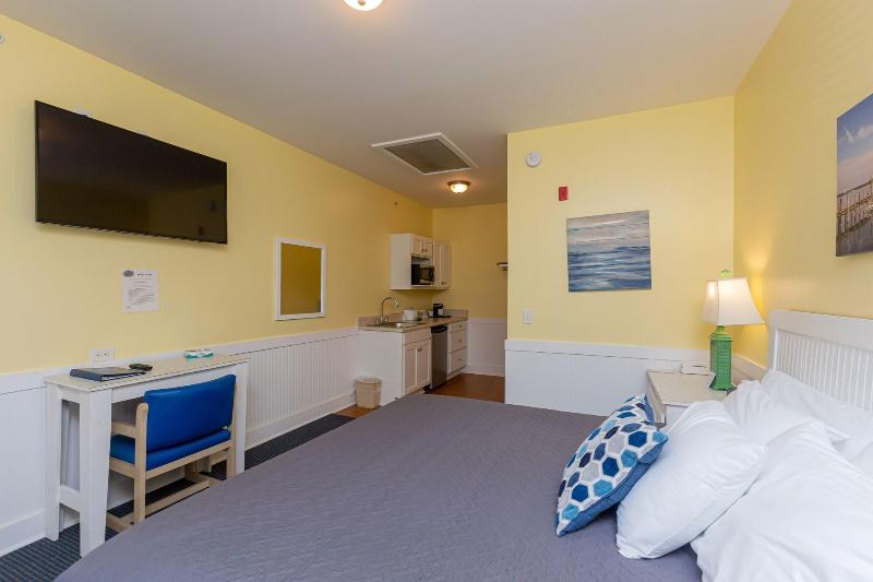 Topsail Shores Inn image