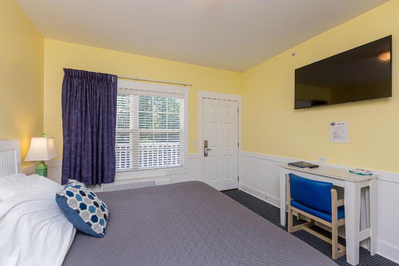 Topsail Shores Inn image