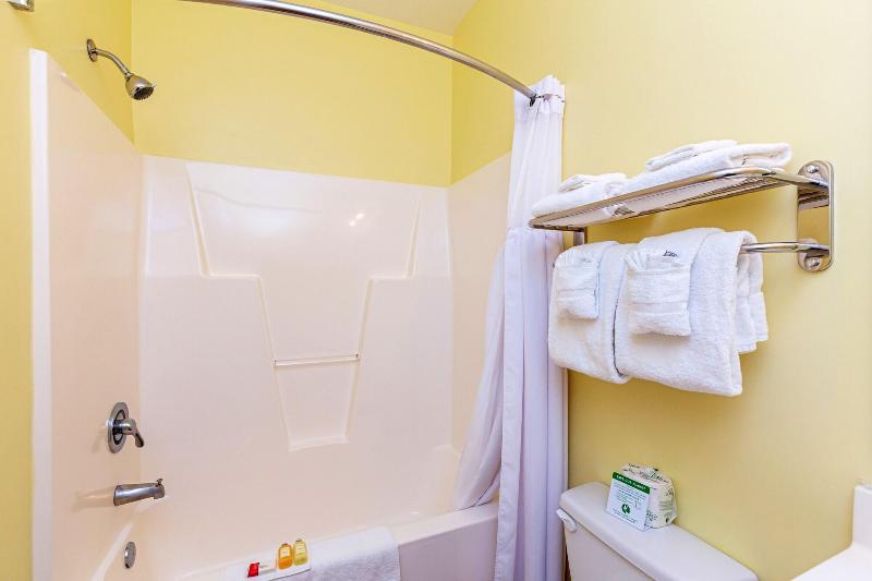Topsail Shores Inn image