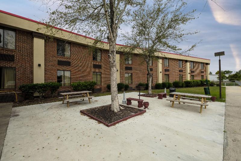 Red Roof Inn & Suites Jacksonville, Nc image