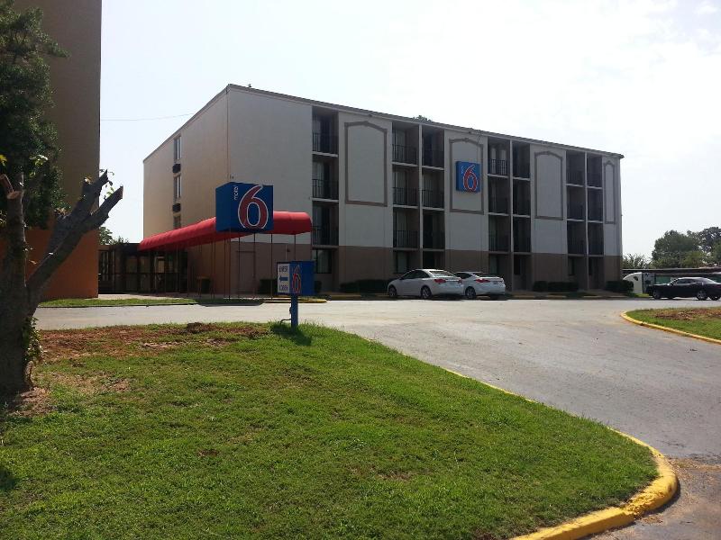 Motel 6 Jackson Tn image